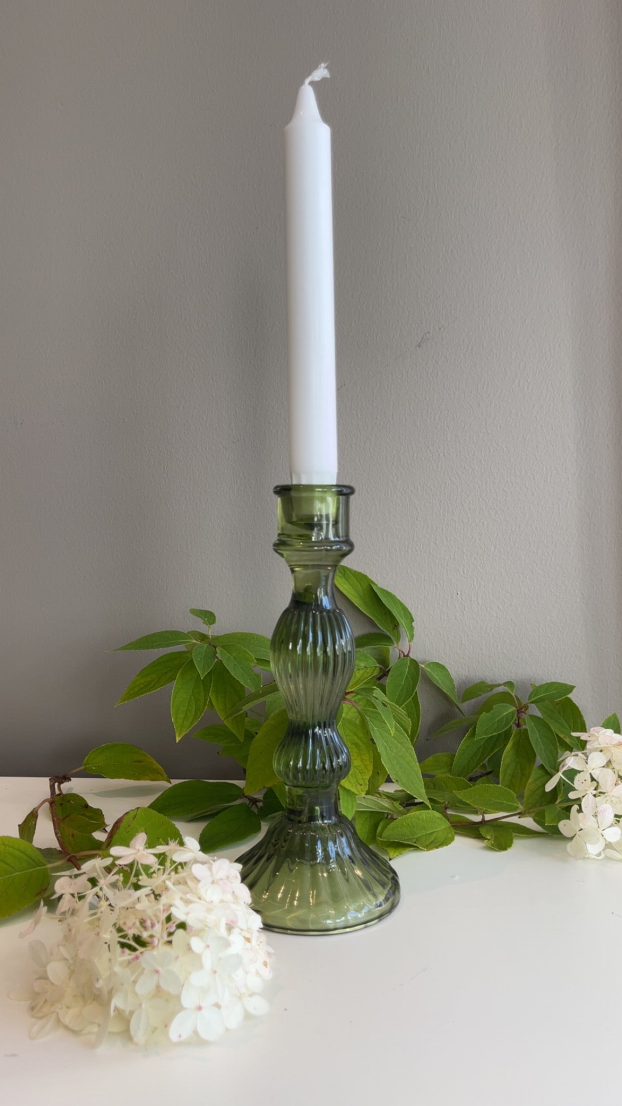 Lysestake “Nora”  – pressglass i flere farger og to størrelser