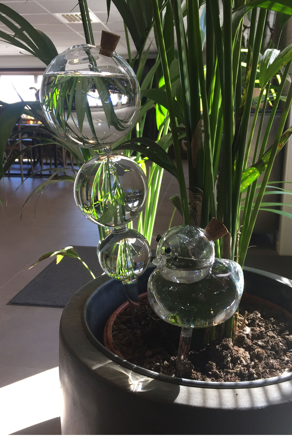 Vanningsglass formet som fugl – selvvanning til planter