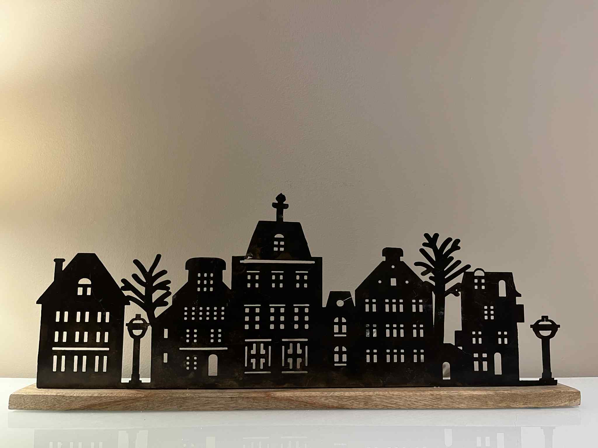 Julelandsby i metall – 63 cm