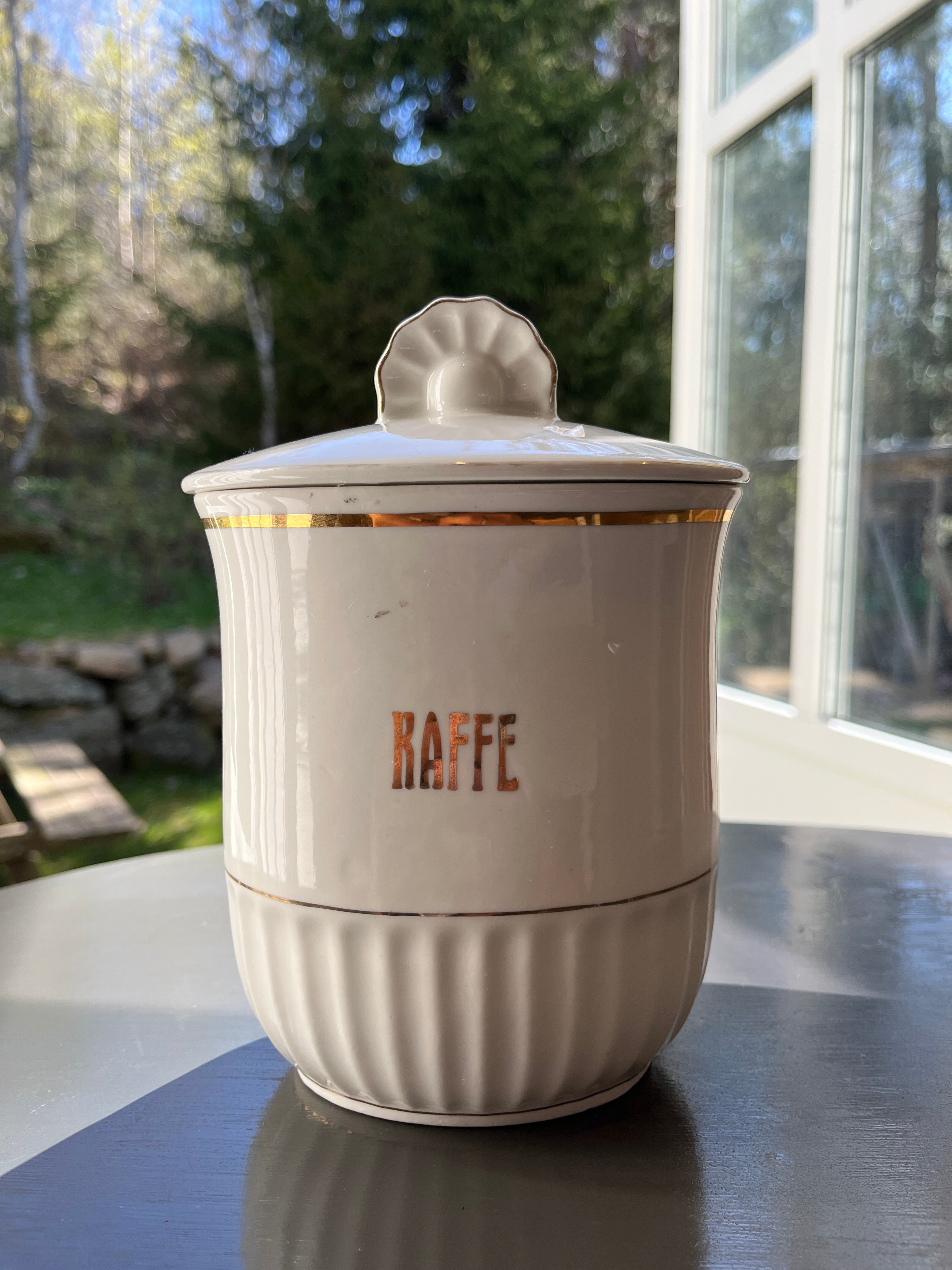 Vintage kaffeboks i porselen