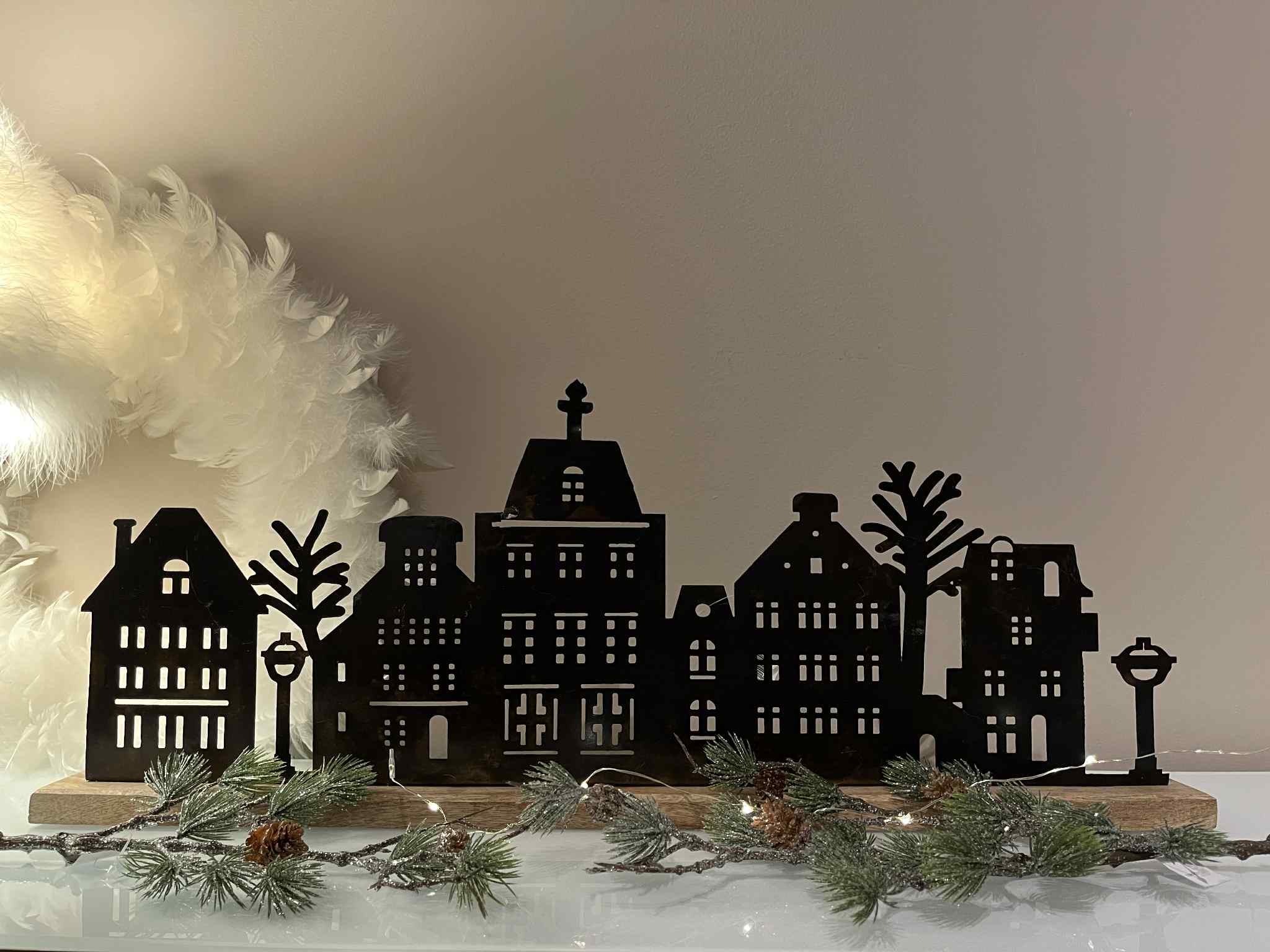 Julelandsby i metall – 63 cm