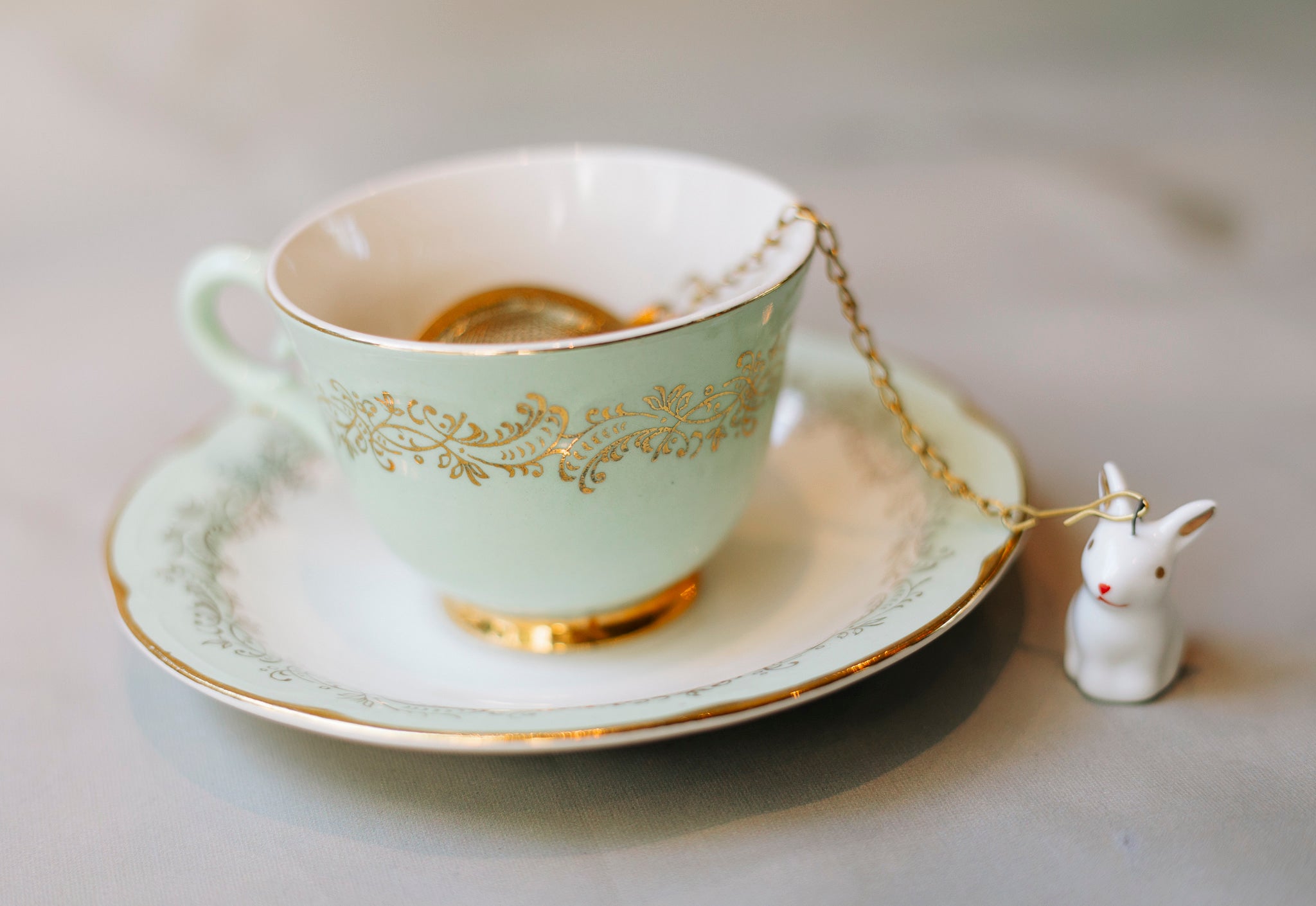 Tesil med hare – i gaveeske