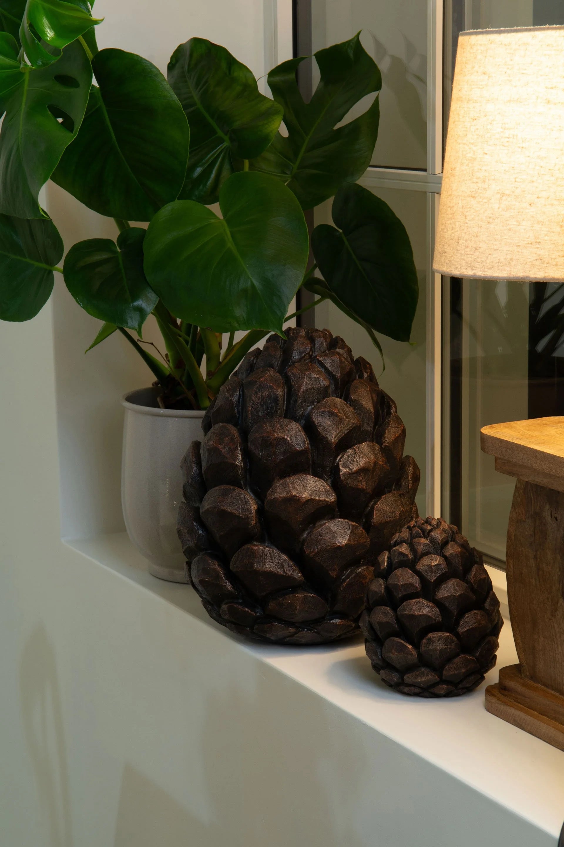 Dekorkongle – Naturinspirert i Polyresin
